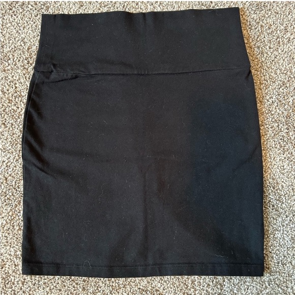 Classic Black Mini pencil Skirt - Picture 1 of 1